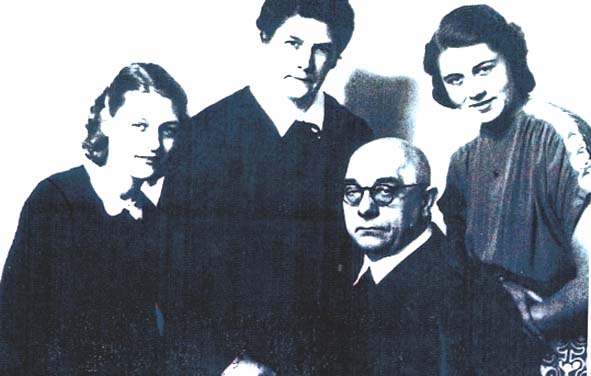 Dr. Camillo Irmscher mit Frau und Töchtern (1950)
